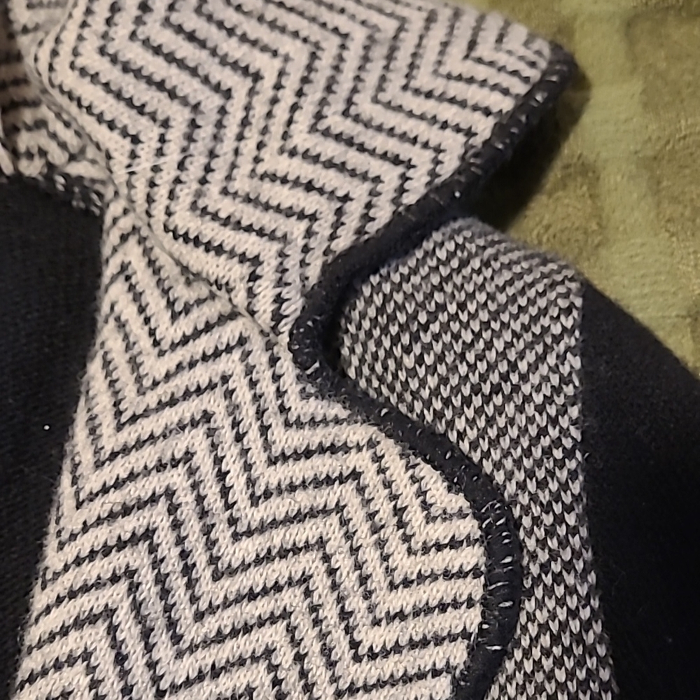 Black And White Herringbone Patterned Sweater Jac… - image 6